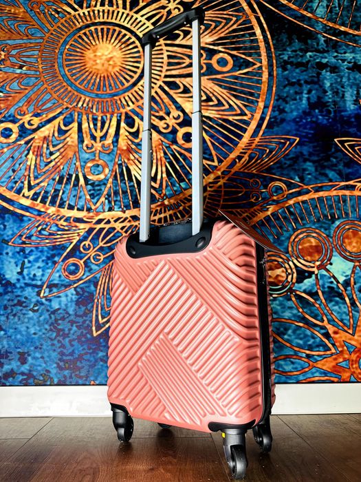 Nowa walizka 40x30x20 bagaż podręczny bezpłatny