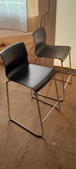 Cadeiras altas em muito bom estado