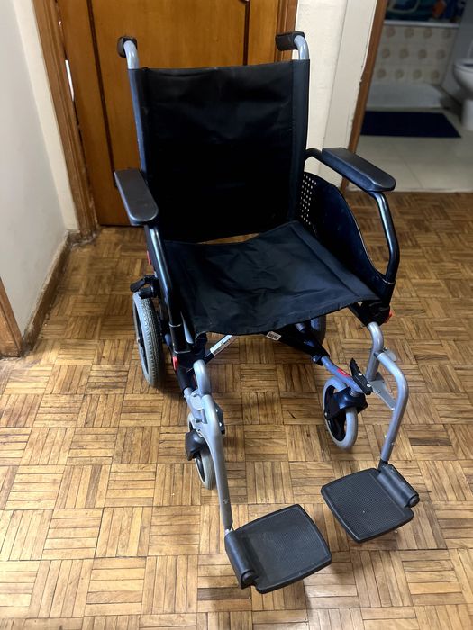 Cadeira De Rodas Manual Orthos com rodas pneumaticas