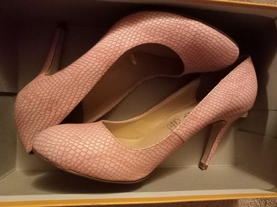 Szpilki pudrowy róż