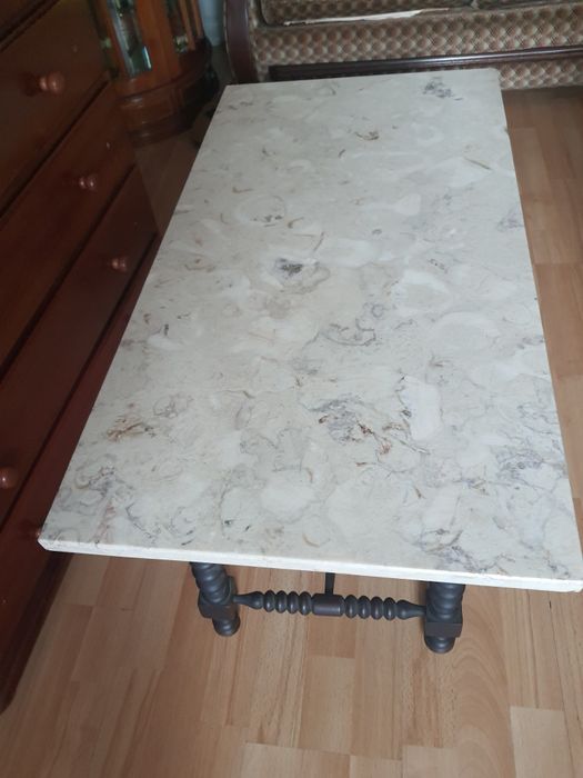 Mesa de apoio com pedra mármore