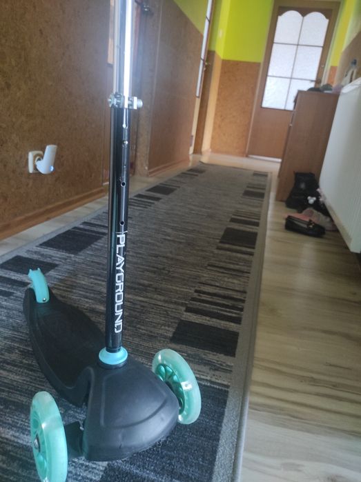 Hulajnoga trojkolowa