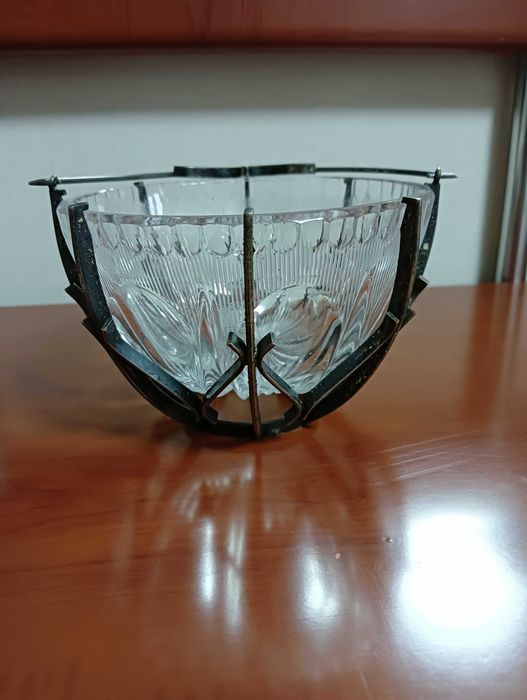 Сахарница. Конфетница. Хрустальая в мельхиоровой оправе.Винтаж.