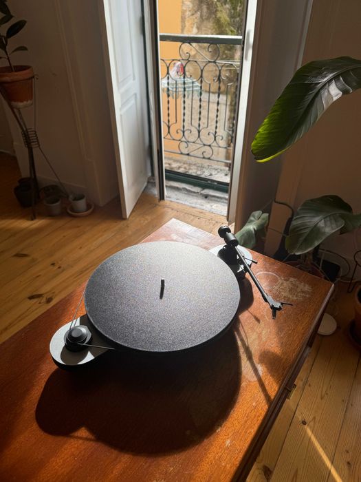 Pro-Ject Elemental Vinyl Player