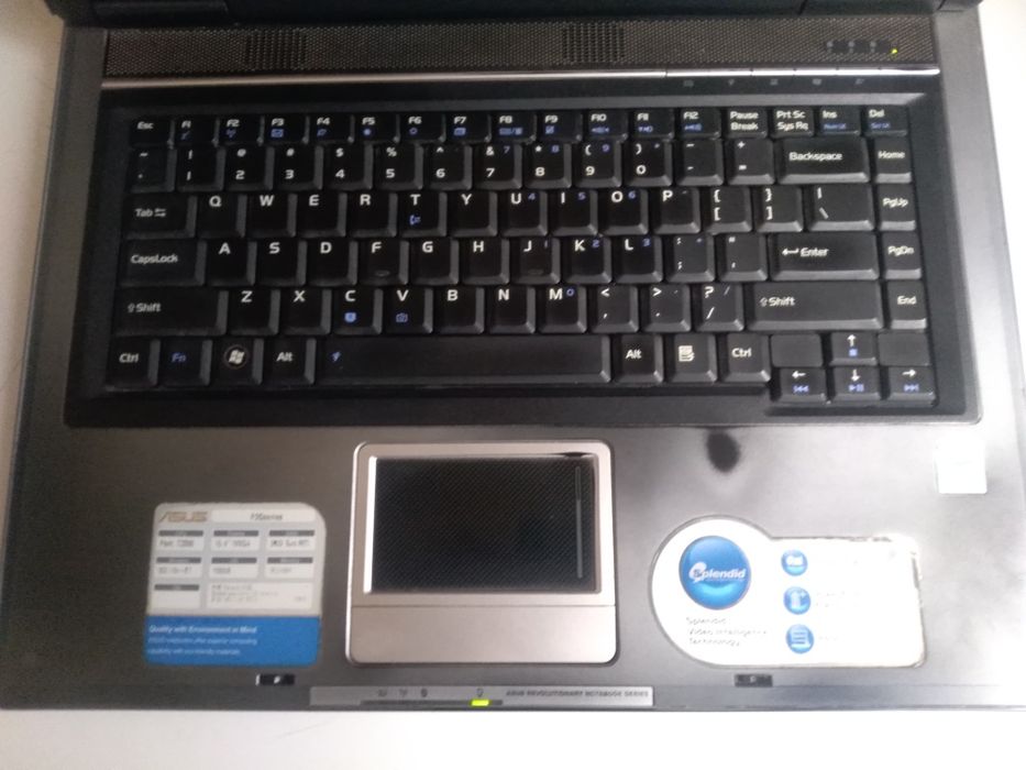 Laptop Asus w wyjątkowym stanie
