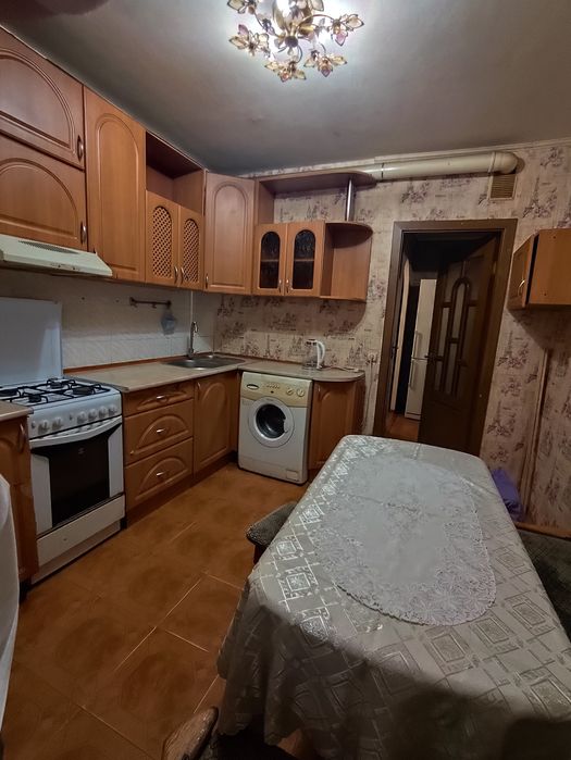 Здам трикімнатну квартиру з АО