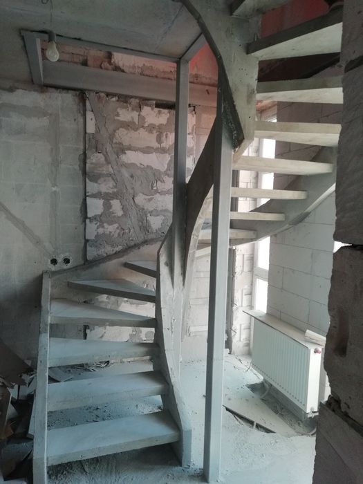 Сходи монолітні бетонні