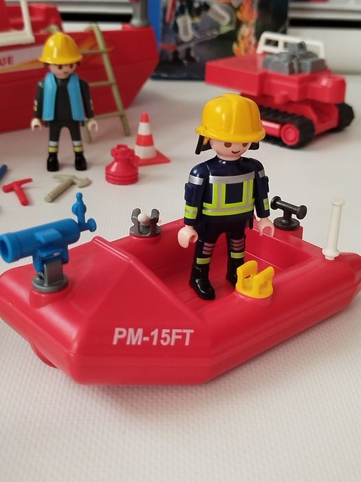 Playmobil. Пожарная машина звук, свет, катер, пожарники, лодка