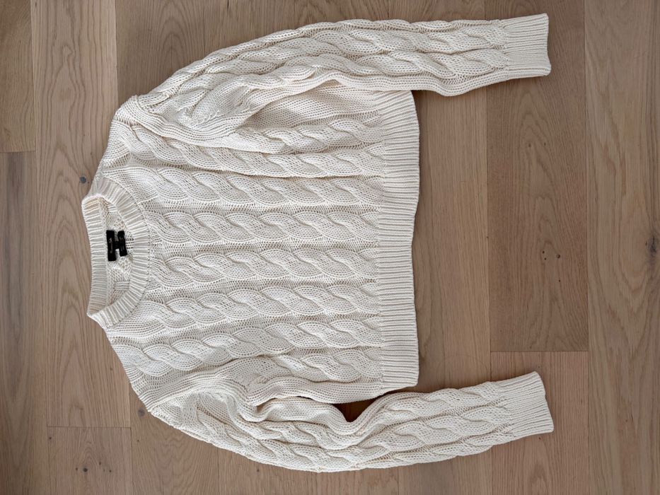 Kremowy sweter z warkoczami Massimo Dutti