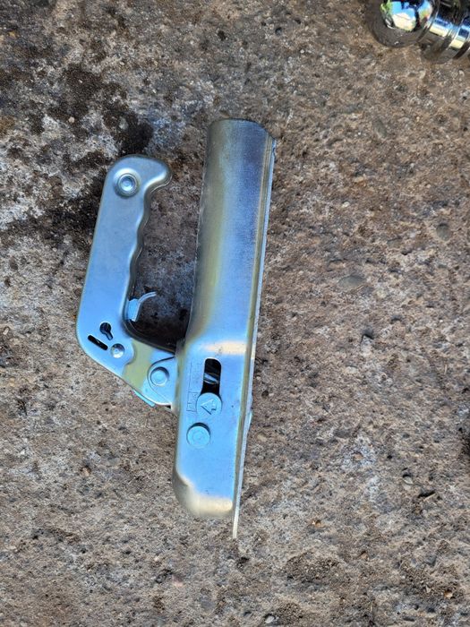 Zaczep kulowy przyczepki samochodowej 800kg z dyszlem rurowym 60mm PR21-205