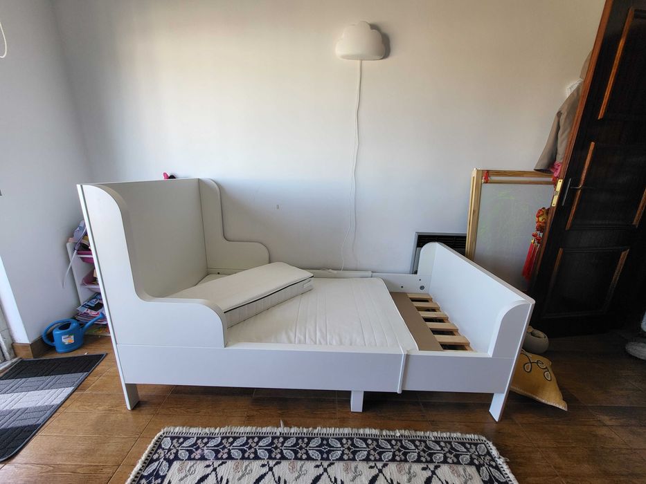 Cama extensível com colchão IKEA