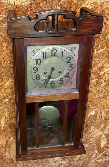 Relogio de sala antigo, a funcionar, em estado original