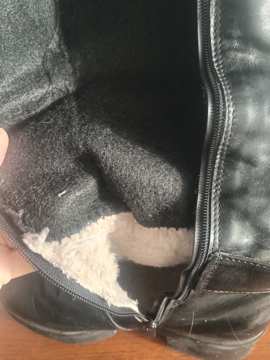 Продам жіночі чорні зимові чоботи бу 40