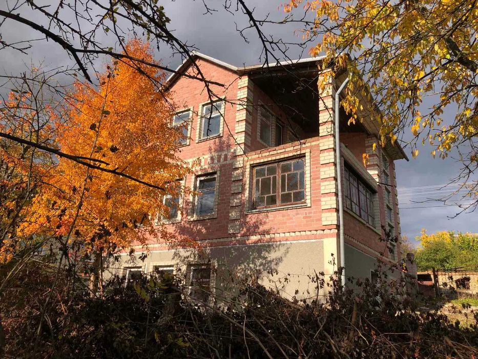 Продаж  садового  будинку