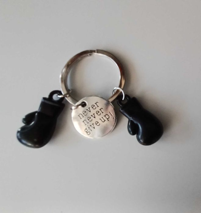 Brelok rekawice bokserskie czern never give up