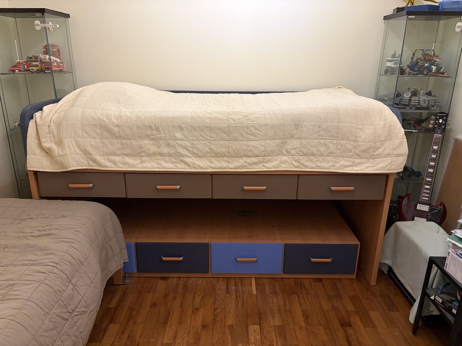 Cama dupla de solteiro com gavetões