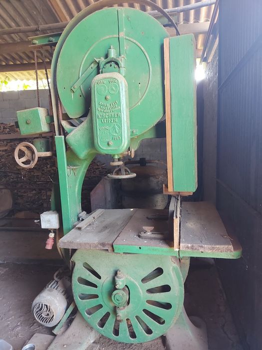 Serra de fitas em ferro