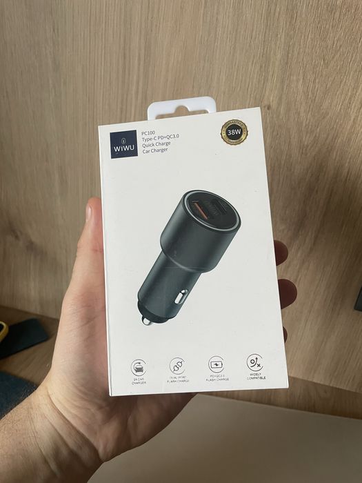 Зарядний пристрій для авто WiWU