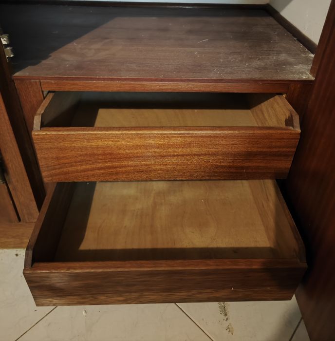 Roupeiro 3 portas grandes, 3 pequenas, 6 gavetas e varão