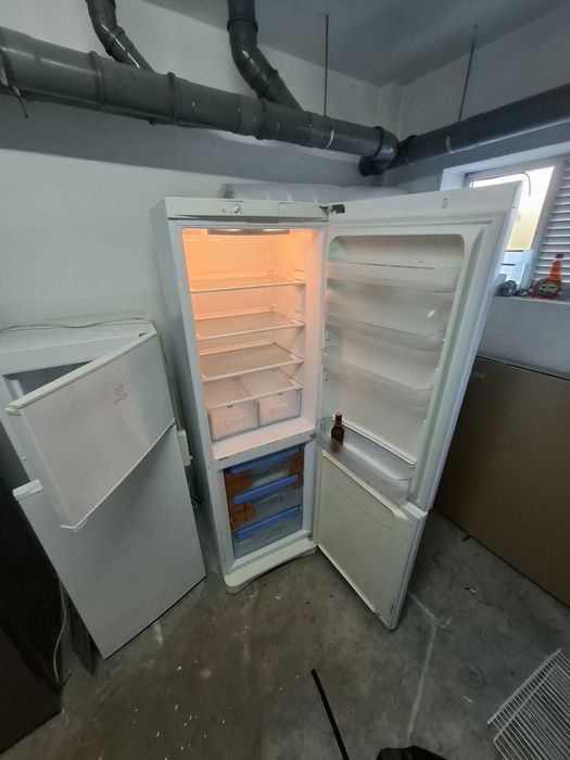 Frigorífico indesit a um preço acessível 1.85 altura  0.59 largura e 0.59 profundidade