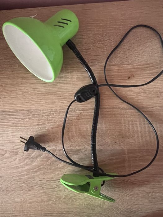 Настільний ліхтарик з прищепкою