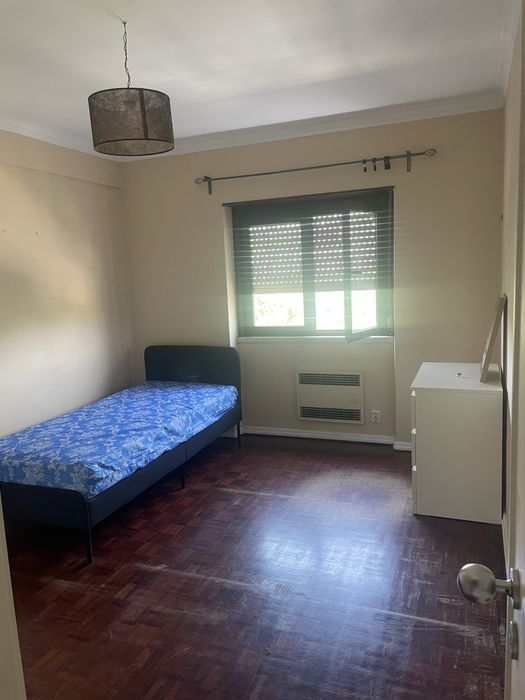 Quarto para Arrendar - Carcavelos