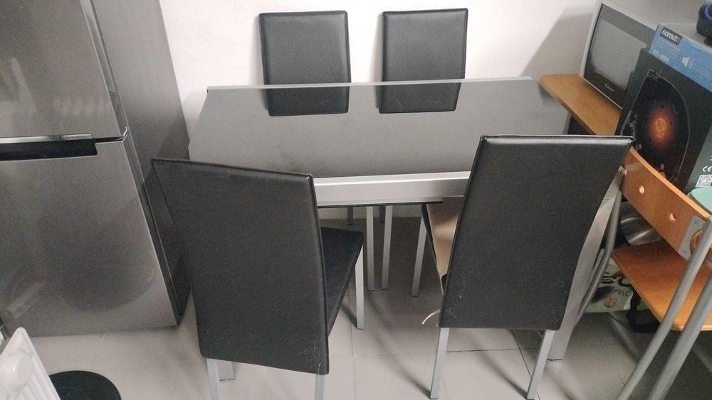 Mesa extensível vidro/metal 120x70 (+40) + 4 cadeiras — impecável