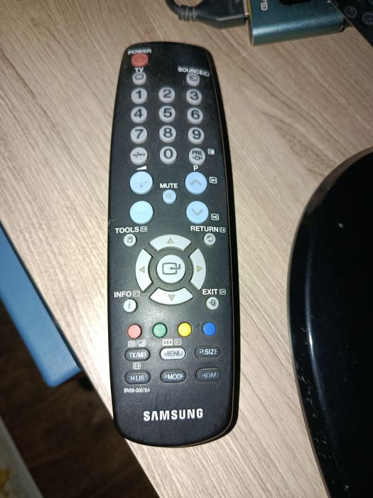Samsung 32" LCD + Comando + Switch HDMI Oferta