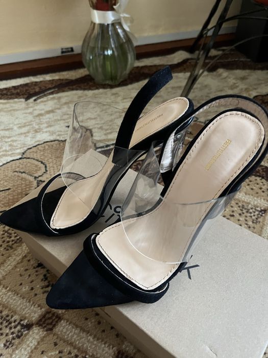 Продаються нові босоніжки