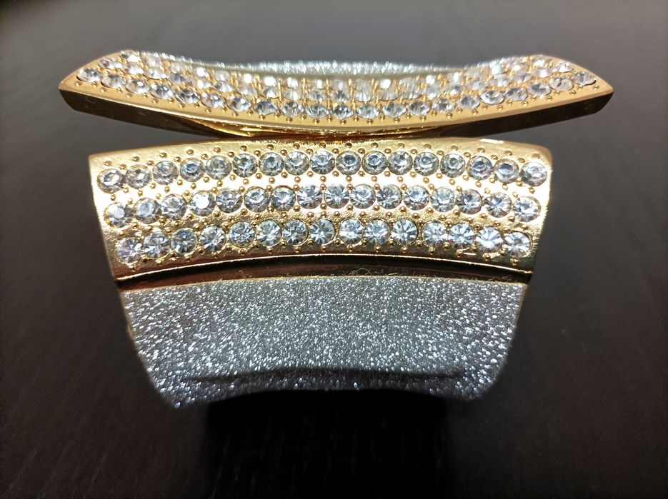 Bracelete glamorosa com brilhantes