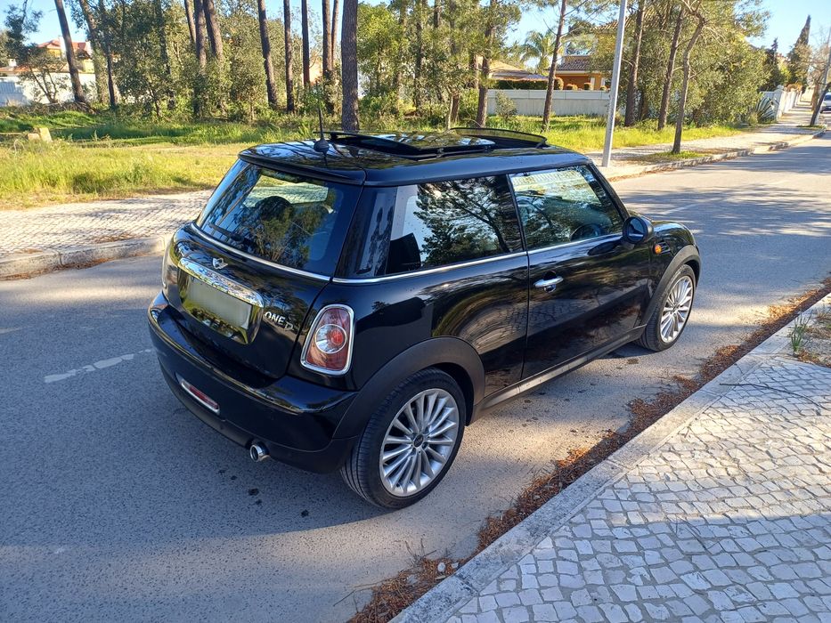 Mini diesel com teto panorâmico