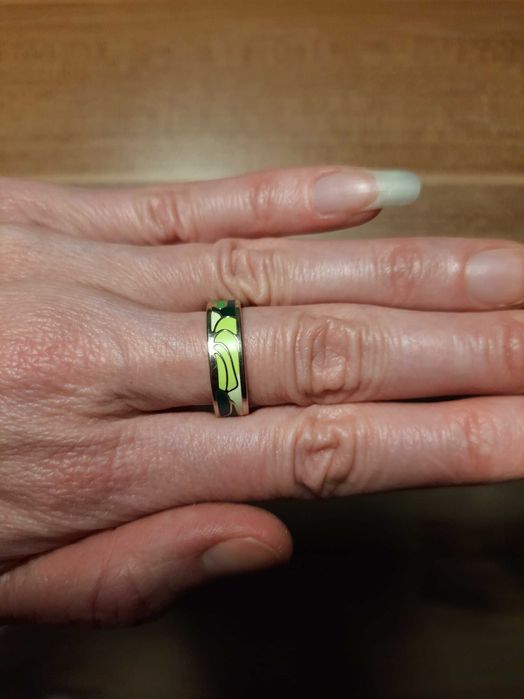 Emaliowany pierścionek