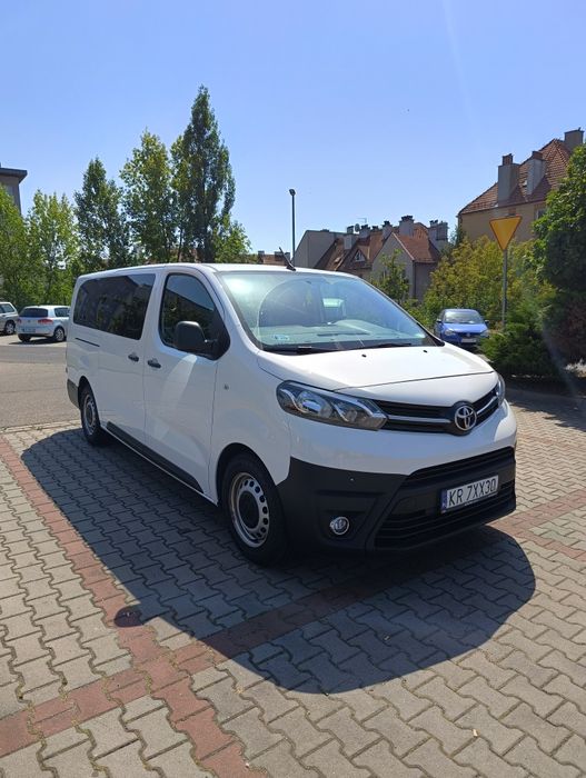 Wynajem bus 9 osobowy