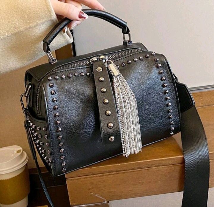 Torebka czarna z ćwiekami