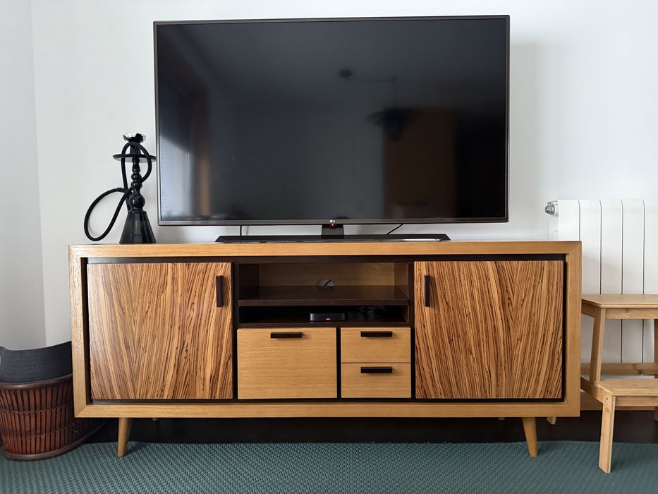 Móvel TV e consolas