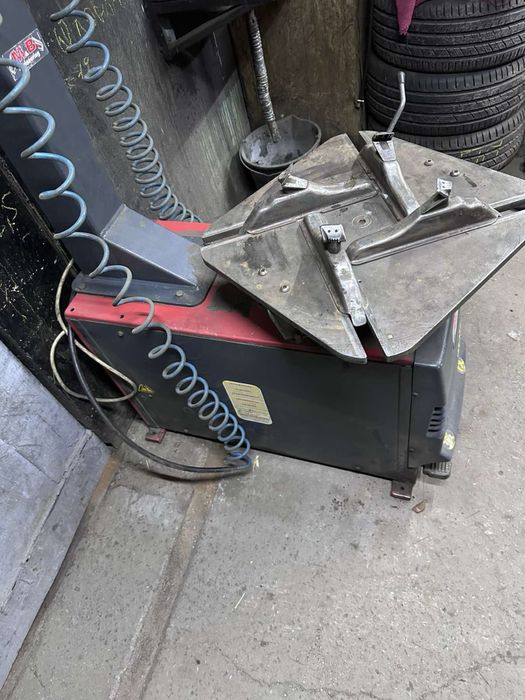 M&B Engineering ТС322 шиномонтажний стенд