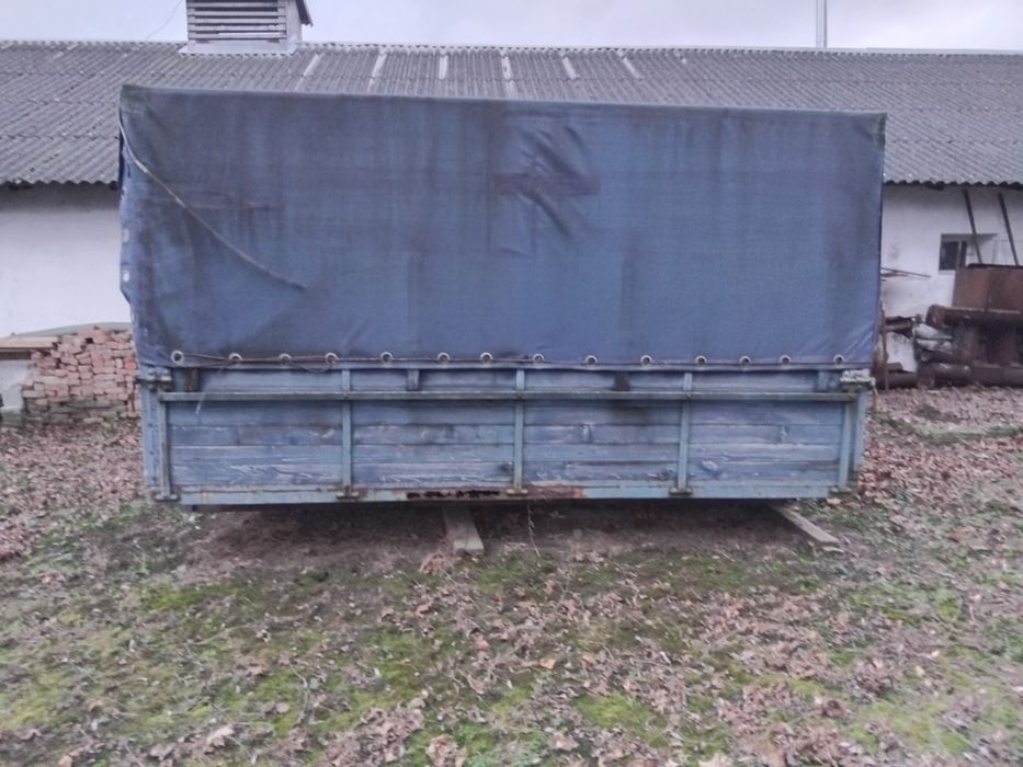 Кузов від автомобіля ЗІЛ.Бортовий,тентований.