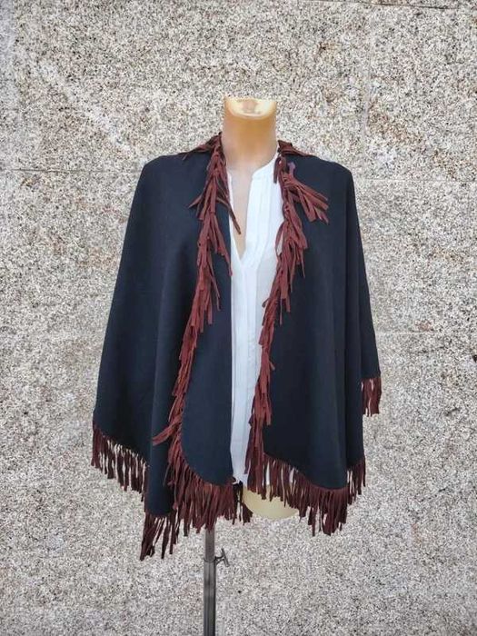 Poncho/Capa de Lã com Franjas Boho-Chic - Marca Hobby - ENVIO GRÁTIS