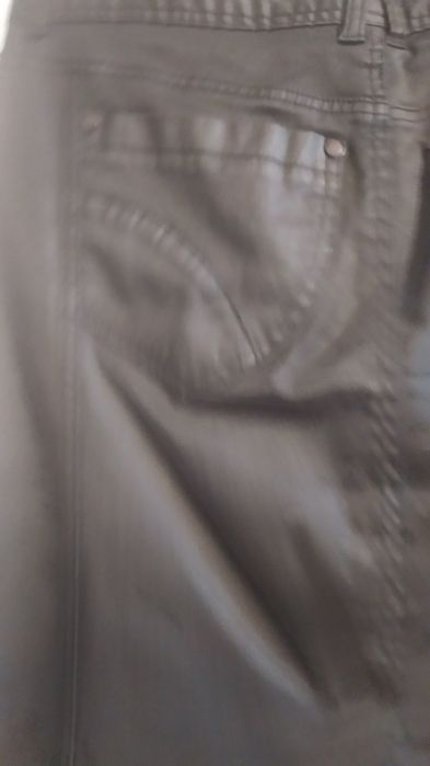 Spódnica woskowana, mini.