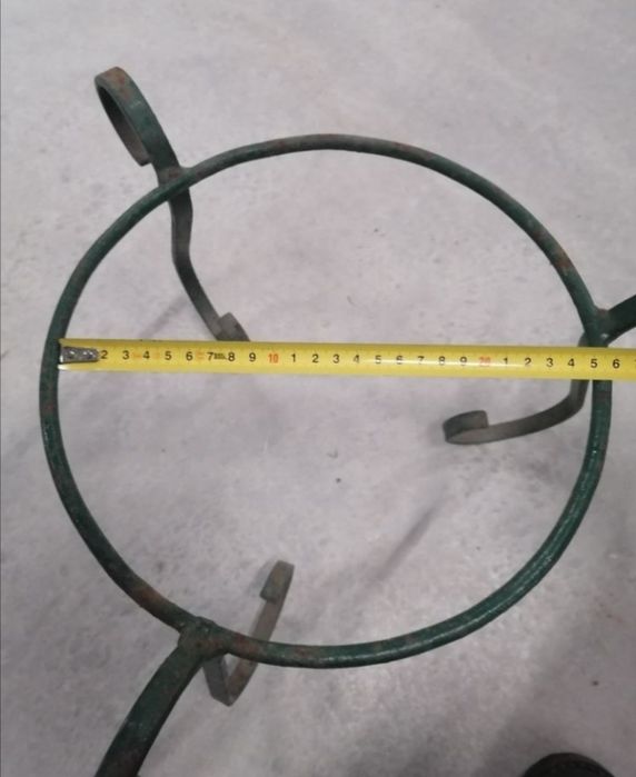 2 suportes em ferro para vasos