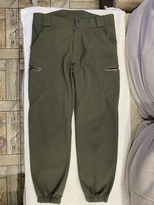 Брюки цвета хаки