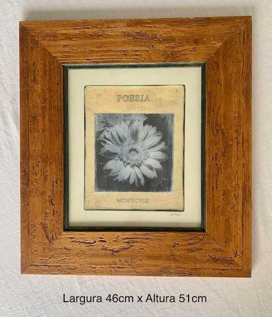 Conjunto de três quadros florais tom azul