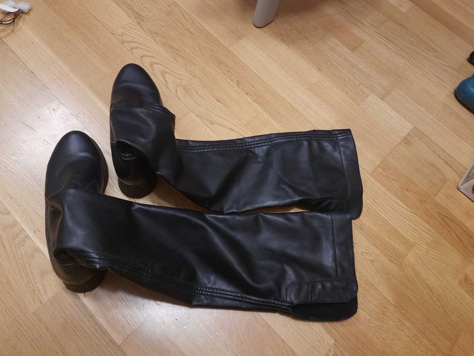 Стильные высокие ботфорты. 39 размер