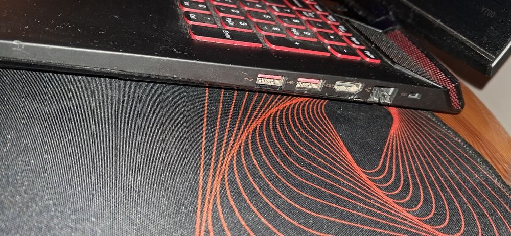 Lenovo Y700 15 isk