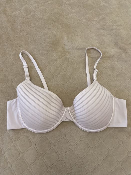 Продам лифчик  на чашку D