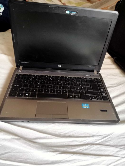 Portátil HP antigo avariado para aproveitamento de peças.