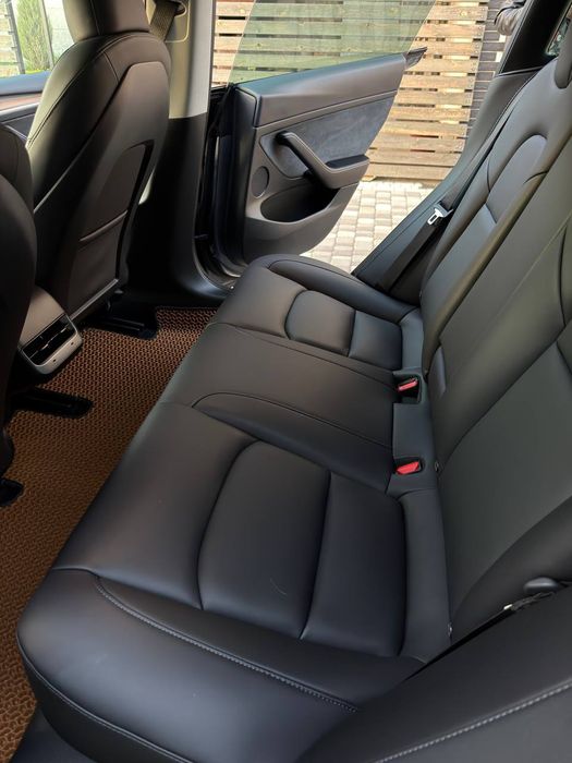 Продам електромобіль модель Tesla 3