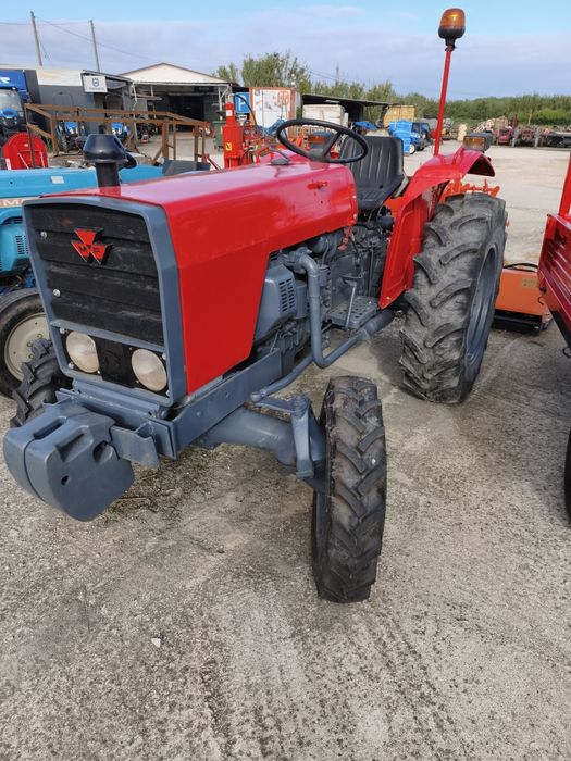 Trator Massey fergunson 220-4 usado