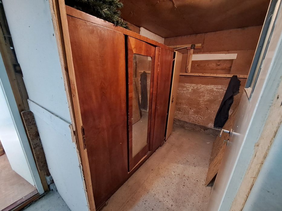 Sprzedam antyczną szafę