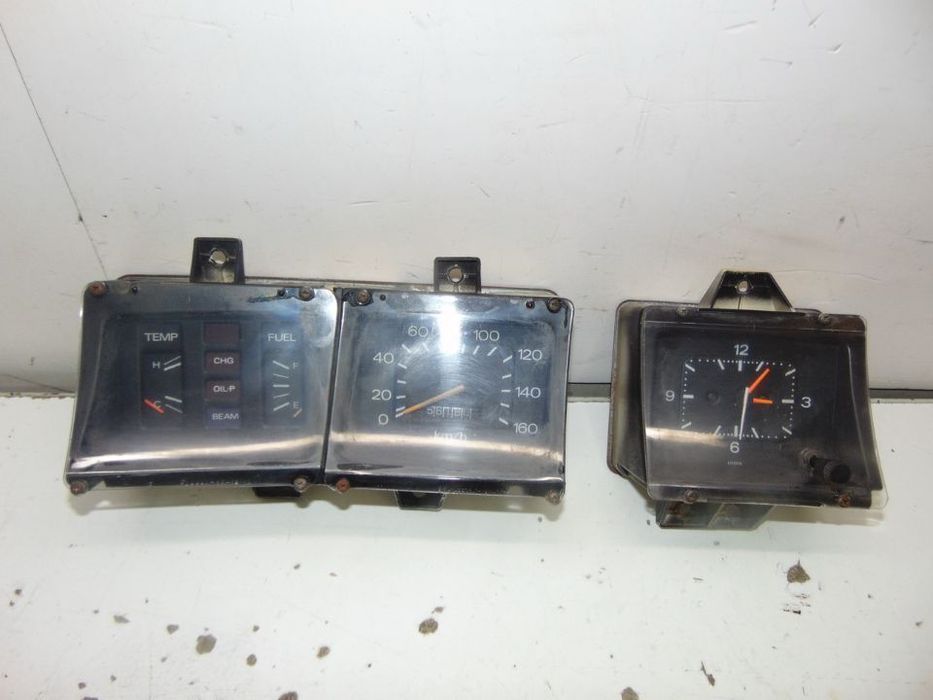 Datsun 120y conta km´s e relógio